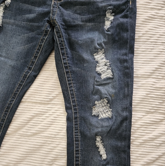 Indigo Rein Distressed Blue Jeans Cropped Size 11 - Picture 2 of 14